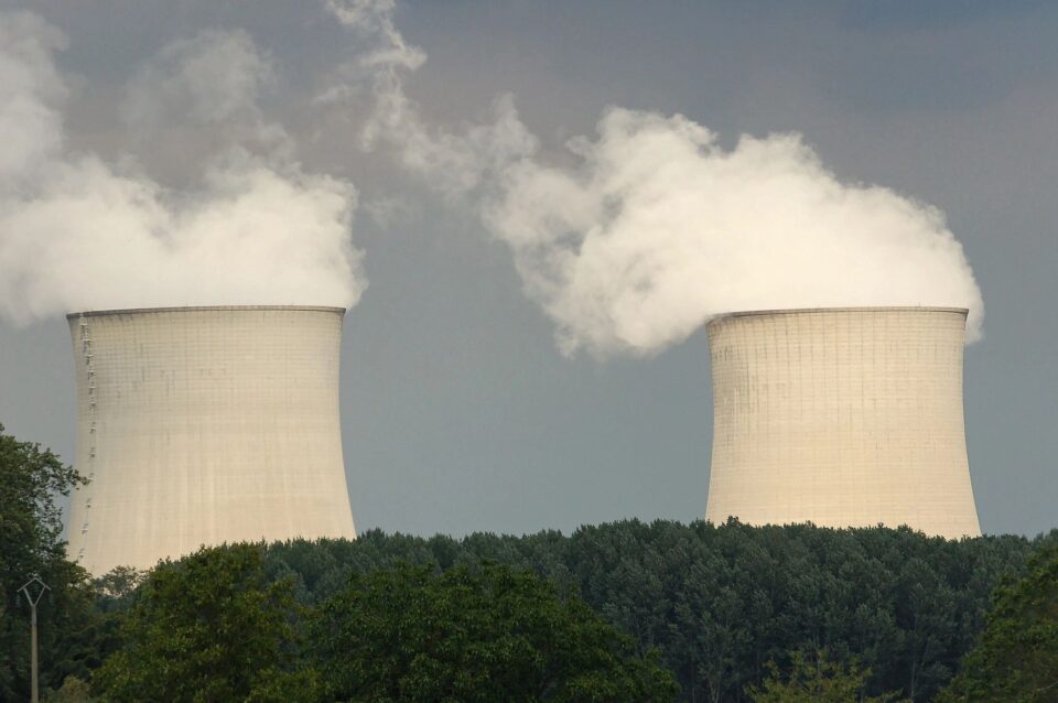 This 64-page guide covers nine of the most important energy issues facing the country today, from air quality and biofuels to natural gas and nuclear power.