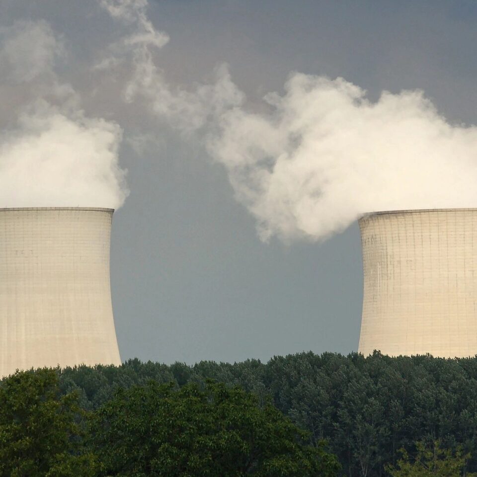 This 64-page guide covers nine of the most important energy issues facing the country today, from air quality and biofuels to natural gas and nuclear power.